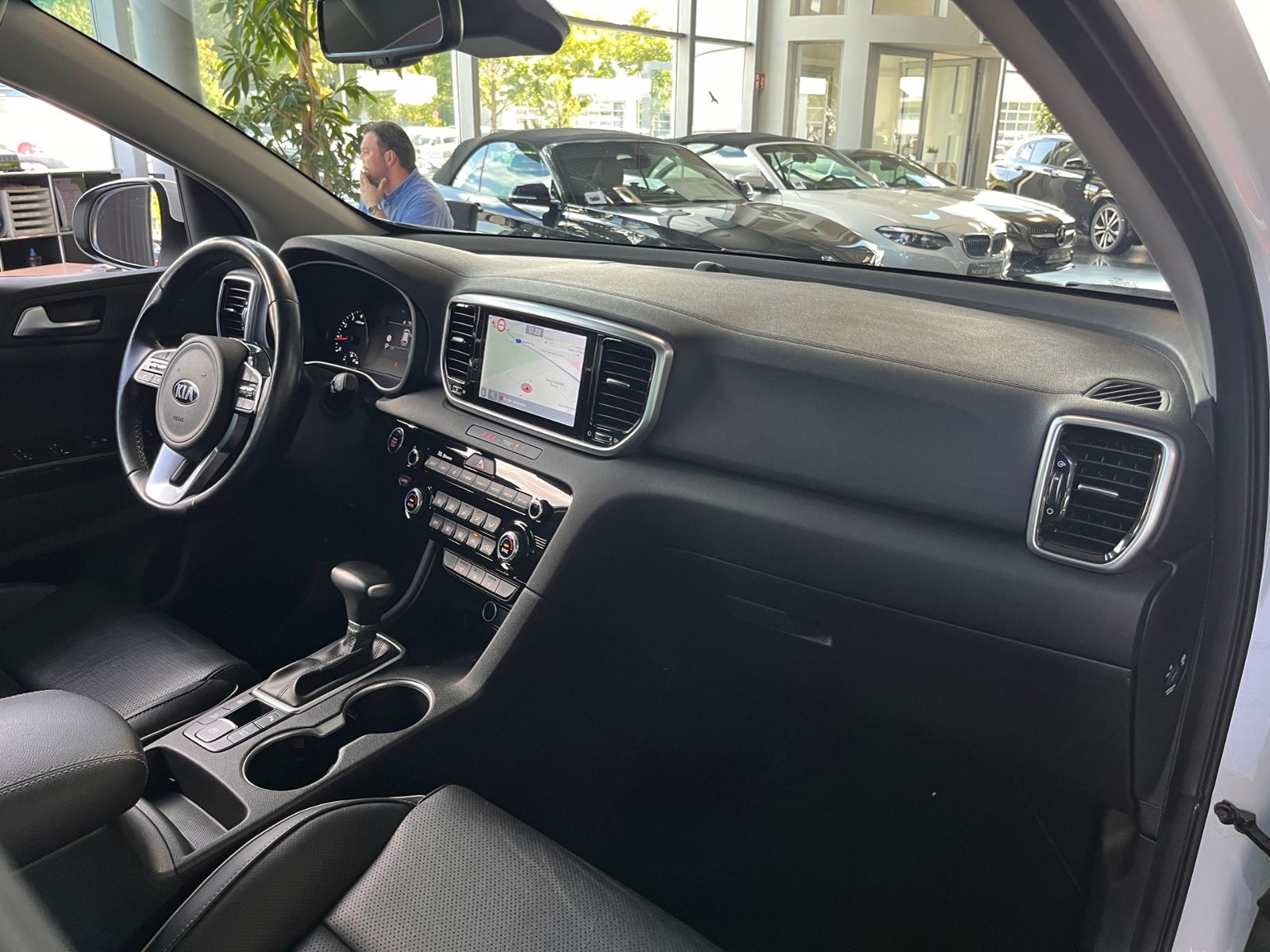 Fahrzeugabbildung Kia Sportage Black Edition 2WD LEDER LED NAV SHZ ALU