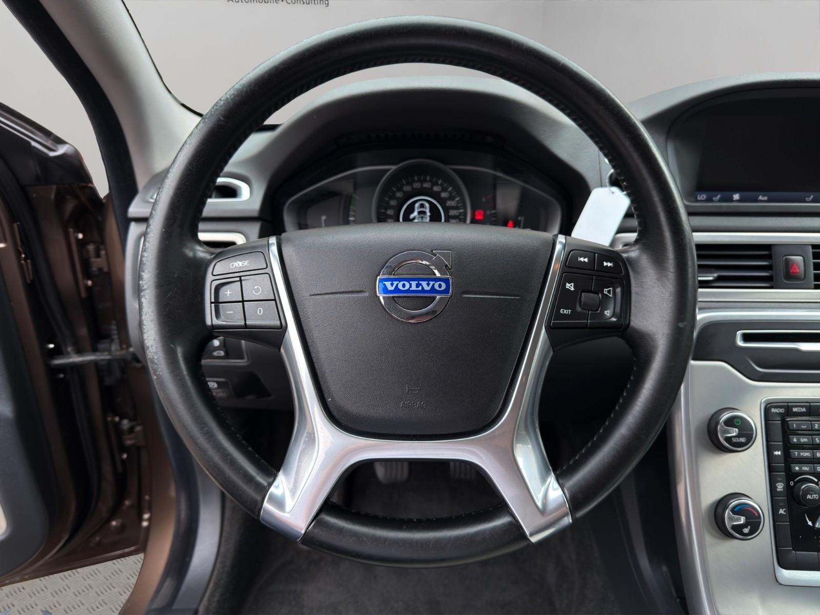 Volvo V70 D4 181 ch Summum • Cuir beige • GPS • Bi-Xénon • Webasto • Siège mémoire
