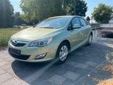 Opel Astra J 1.6 Edition / Automatik - Opel Astra aus 2010: 1.6