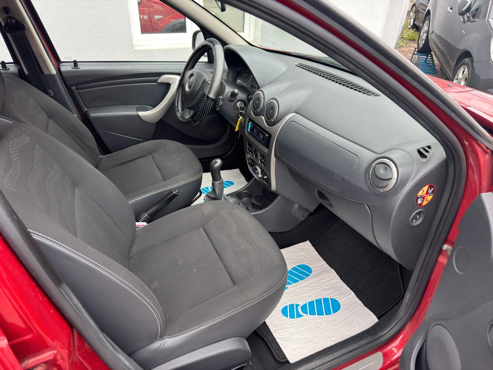 Dacia Sandero 2012 — photo 11