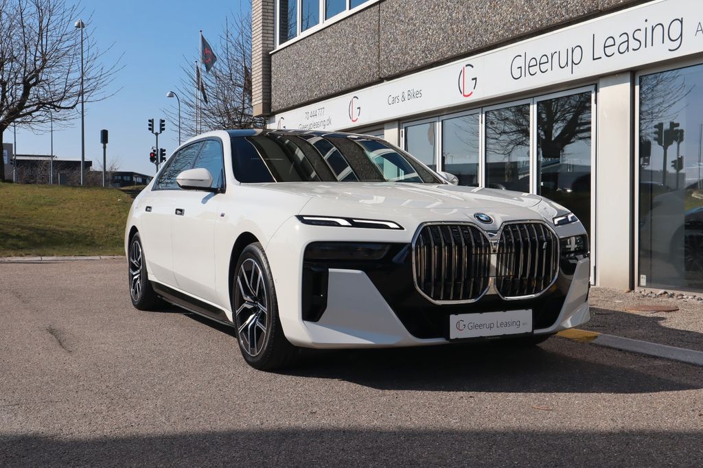 BMW i7