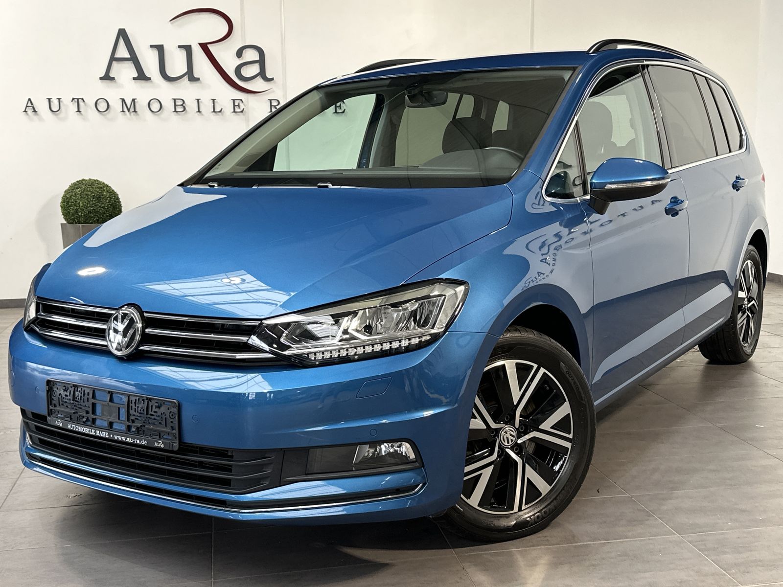 Fahrzeugabbildung Volkswagen Touran 2.0 TDI DSG Highline NAV+LED+ACC+17ZO+1HD