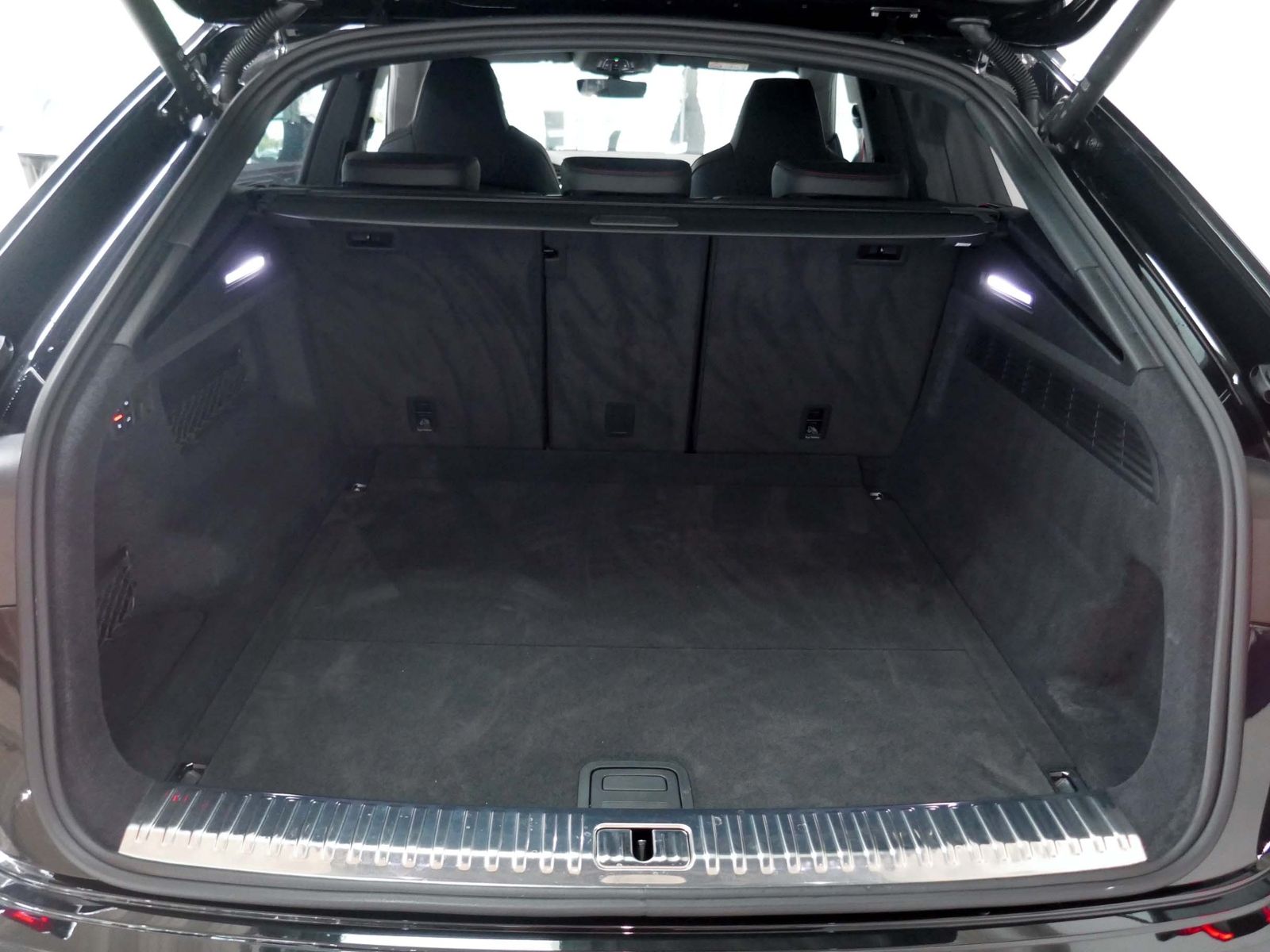 Fahrzeugabbildung Audi RS Q8 quattro 4.0 V8 441 kW | LED RFK AHK Navi