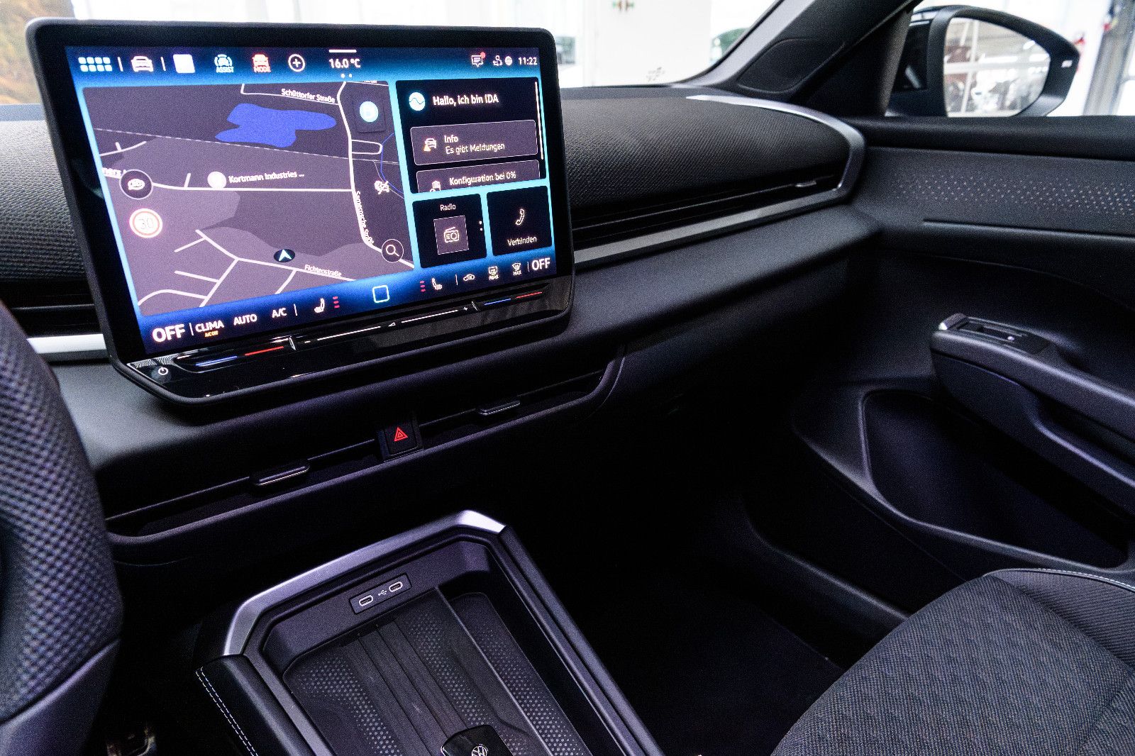 Fahrzeugabbildung Volkswagen T-Roc  1.5l TSI  DSG R-Line Black Style