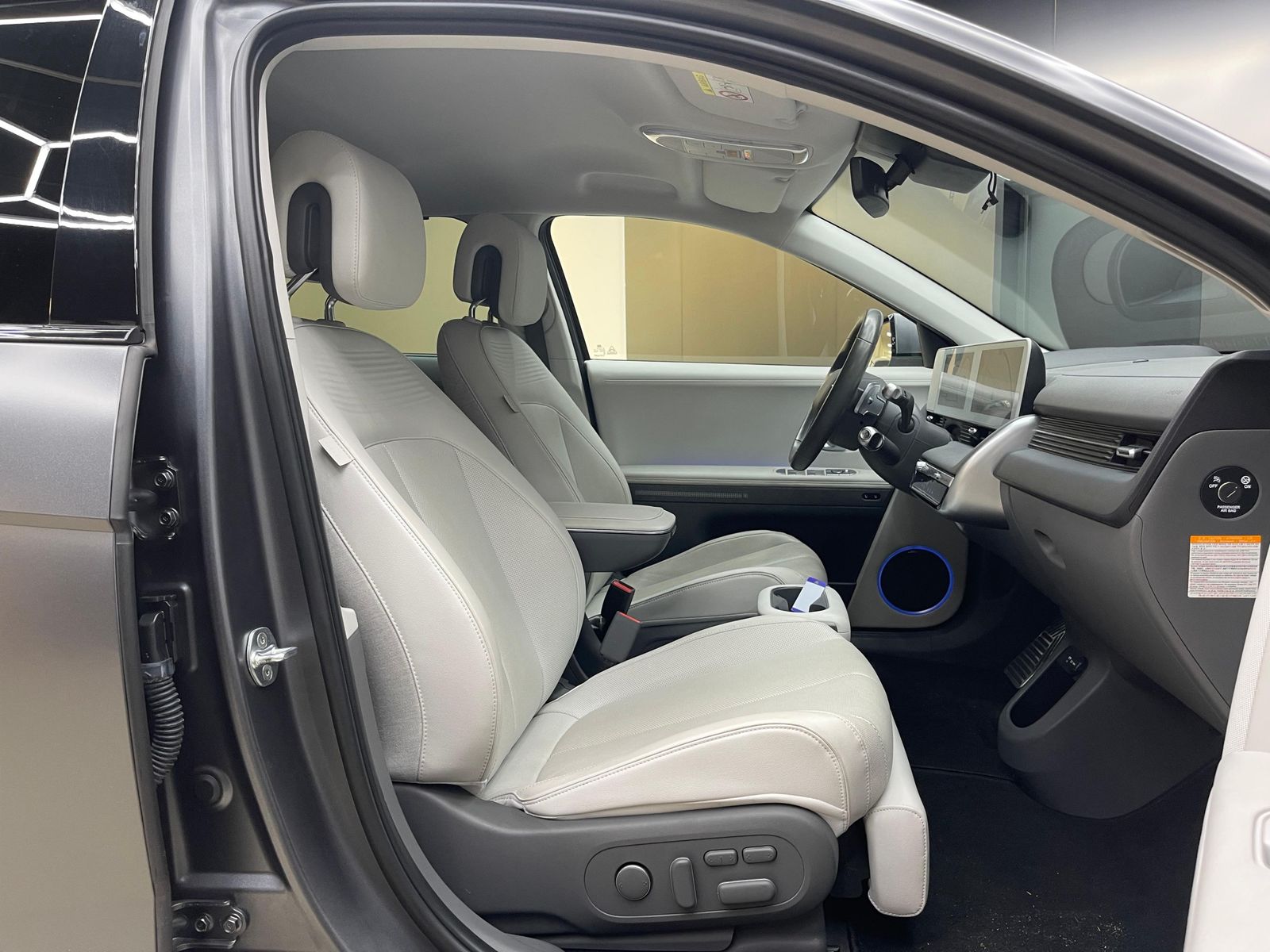 Fahrzeugabbildung Hyundai Ioniq 5 Uniq 4WD NAVI+RELAX+LED+HUD+BOSE+AHK+360