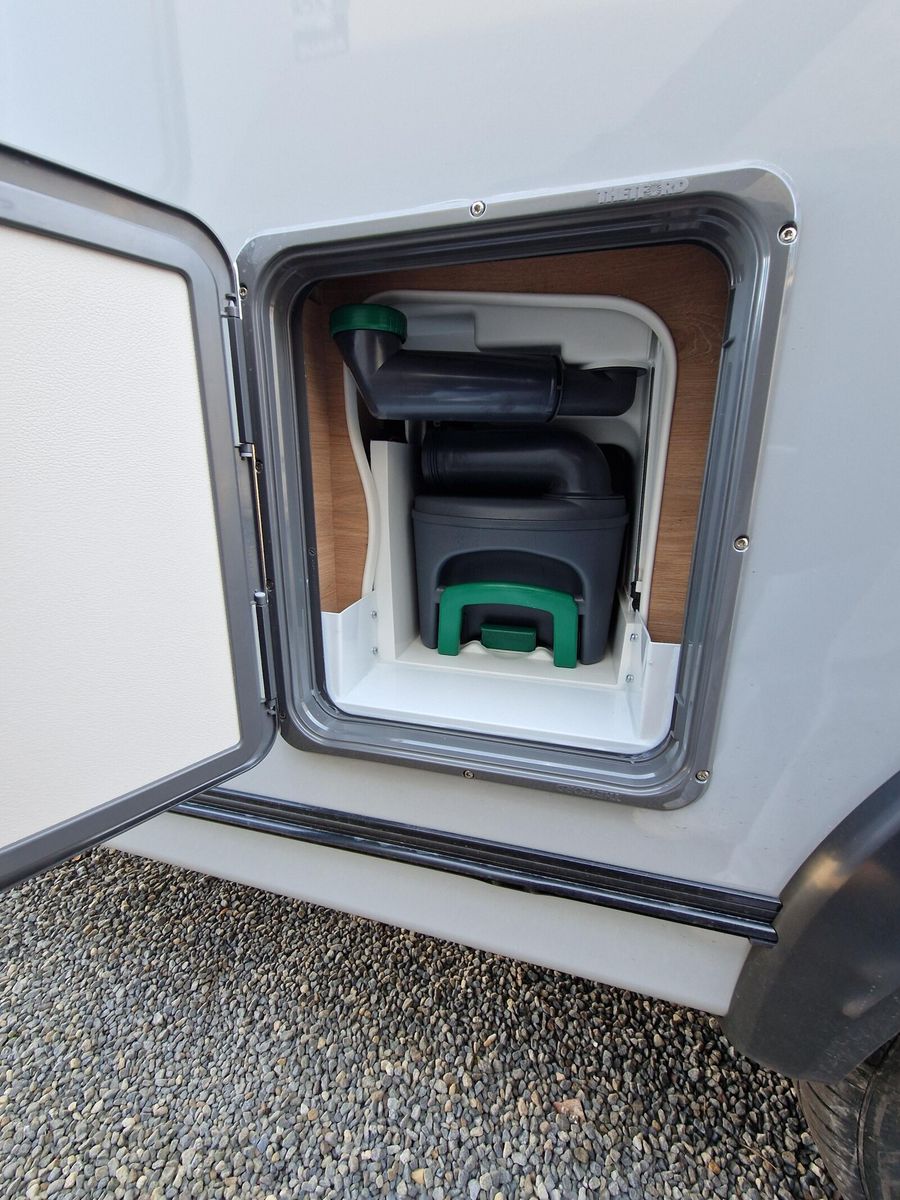 Fahrzeugabbildung Knaus Südwind 420 QD Black Selection