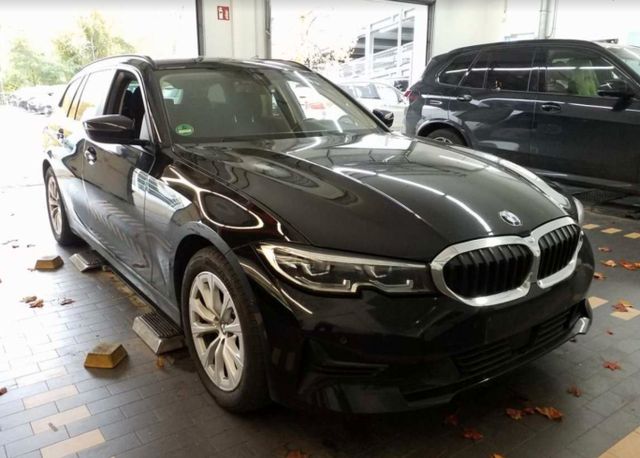 BMW 330 e Touring*Advantage*AHK*LED*Virtual*17Alu*