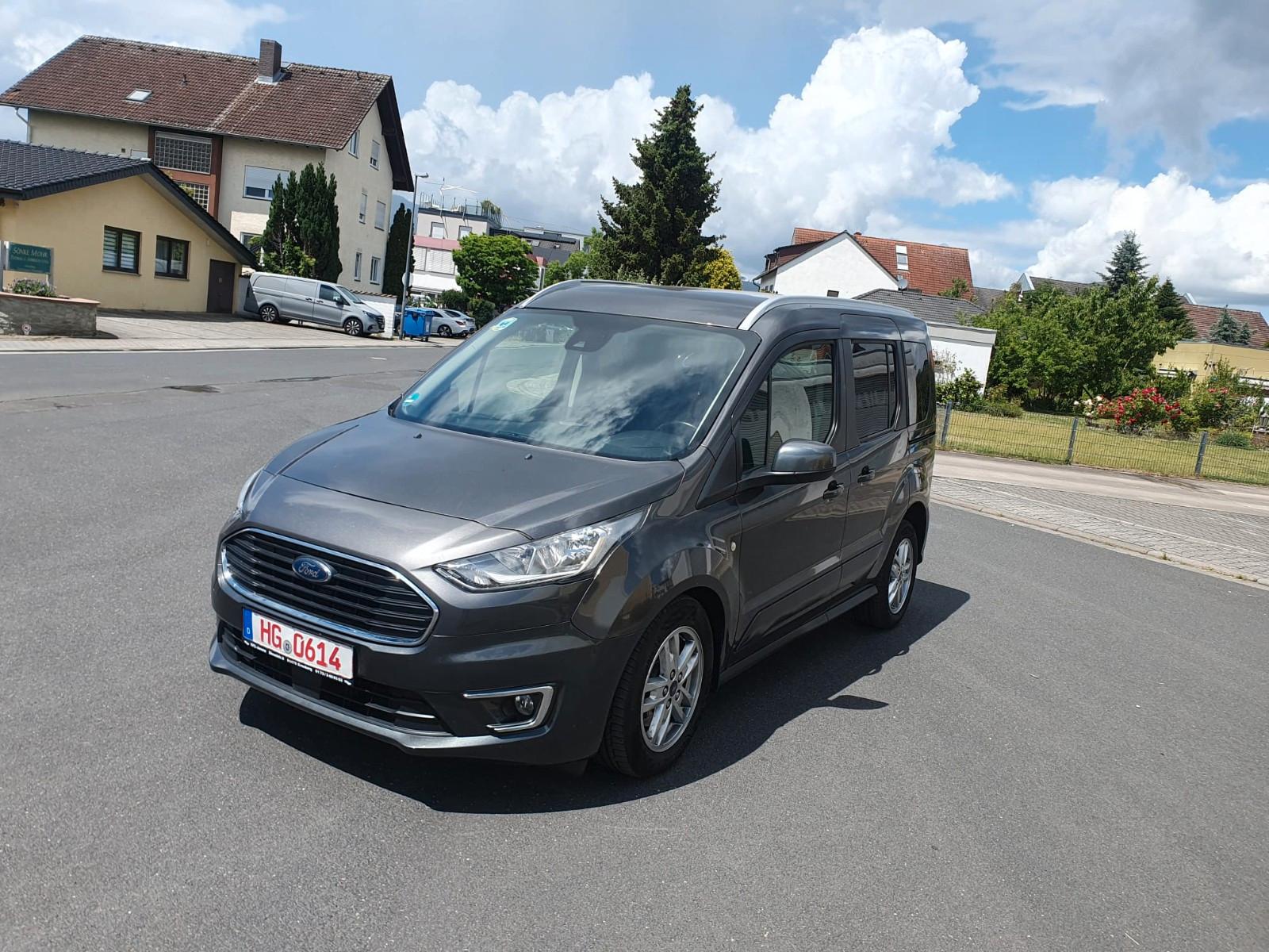 Ford Tourneo Connect Titanium mit schlaf Boden