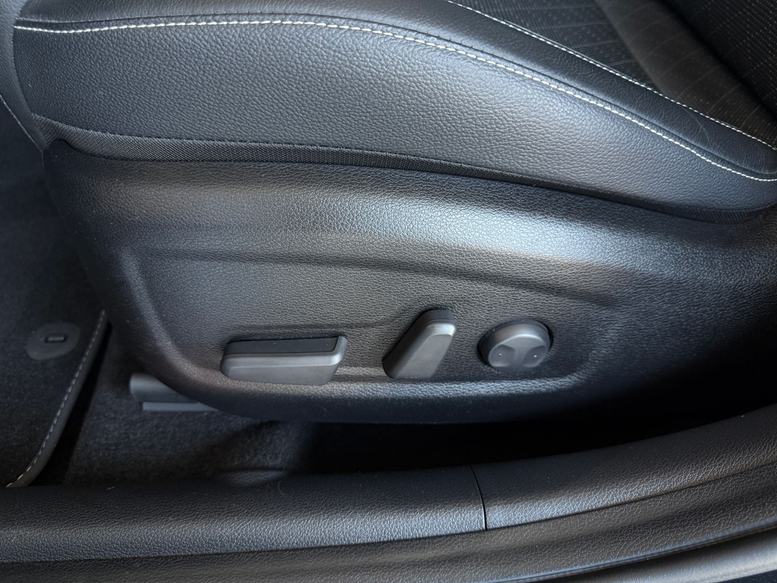 Fahrzeugabbildung Kia XCeed Platinum Edition PANO JBL LED