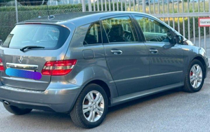 Mercedes-Benz B 200