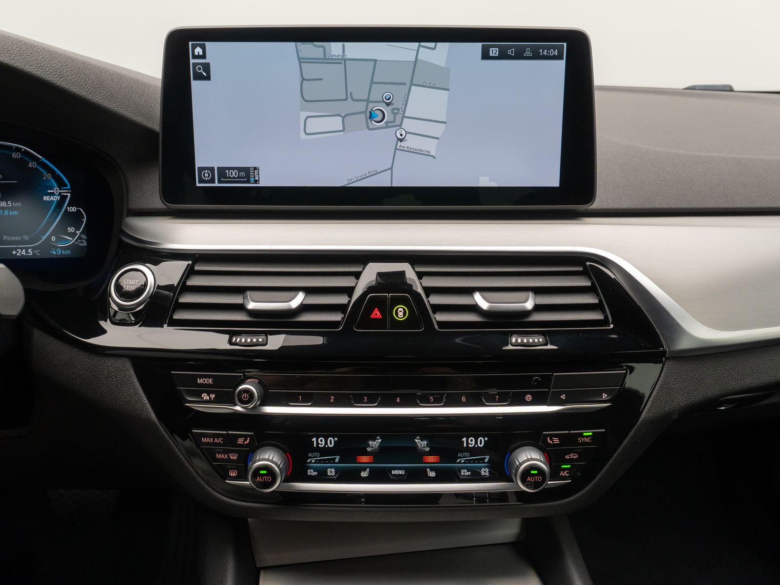 Fahrzeugabbildung BMW 530e xD Kamera DAB DisplKey HiFi Alarm 4*Klima