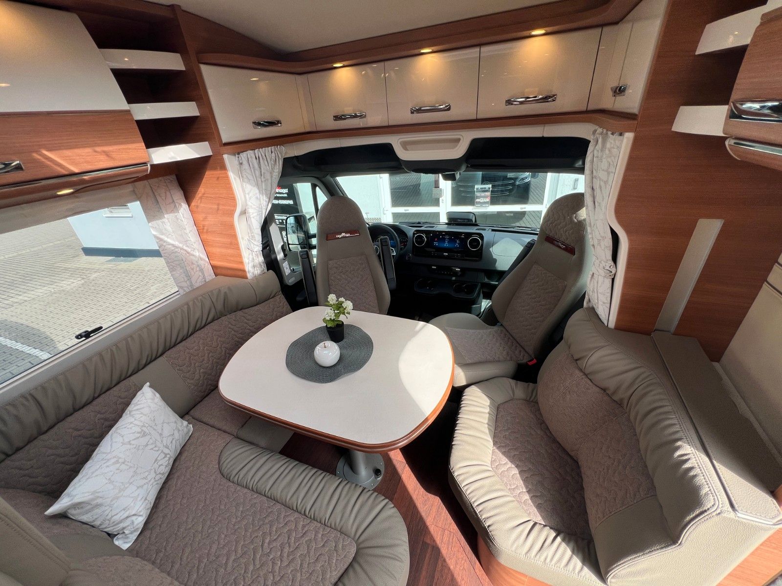 Fahrzeugabbildung Carthago chic c-line T 4.9 LE Mercedes Benz Sprinter 25