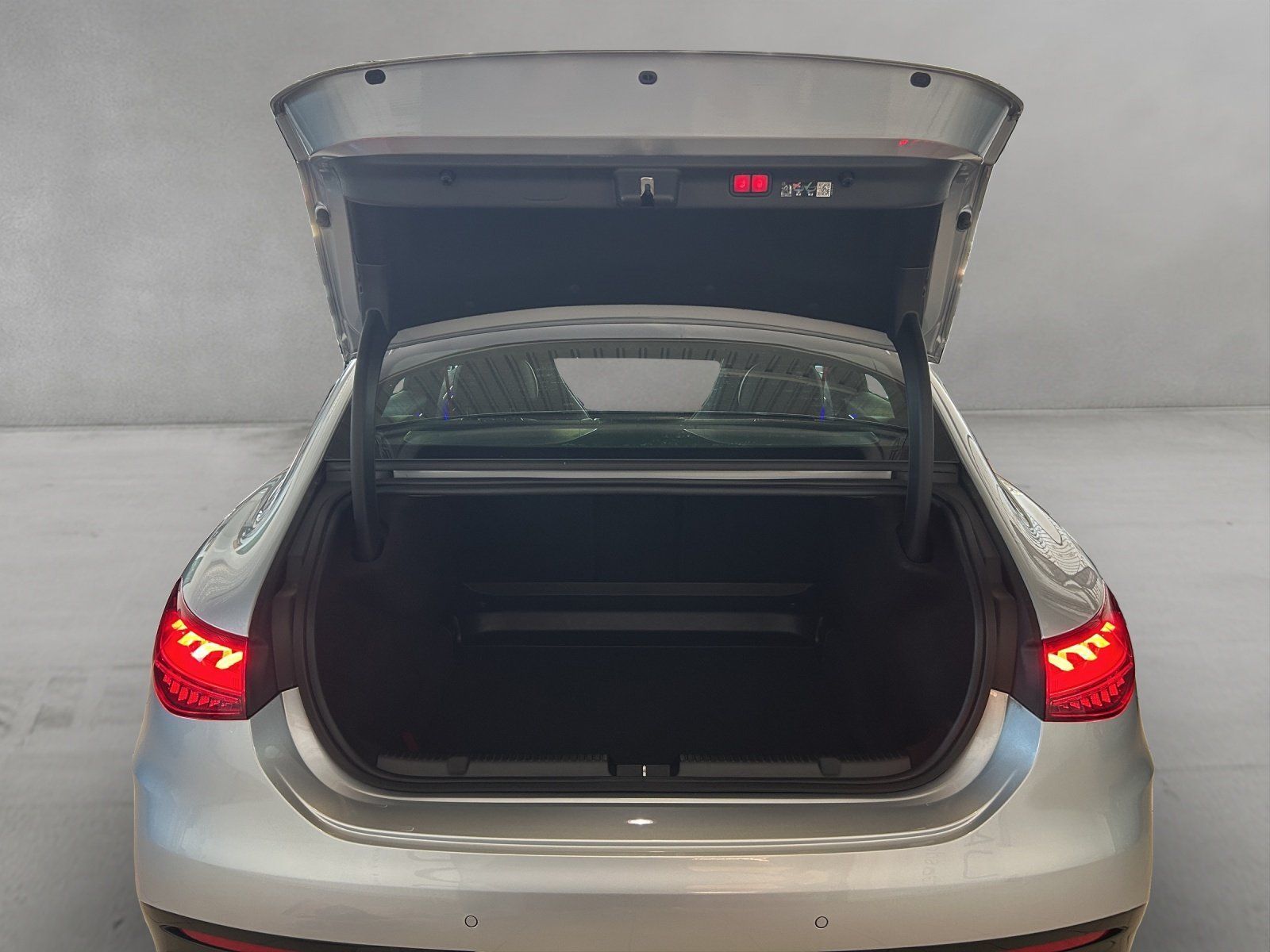 Fahrzeugabbildung Mercedes-Benz EQE 53 AMG Prem+ HYPER Pano DISTRO Memo AIRMATIC