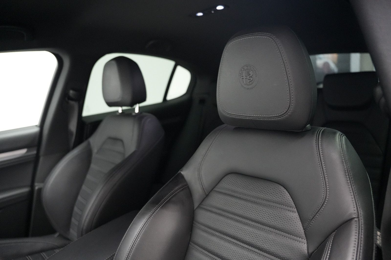 Fahrzeugabbildung Alfa Romeo Stelvio Veloce *Kamera*Leder*Memory*AllBlack