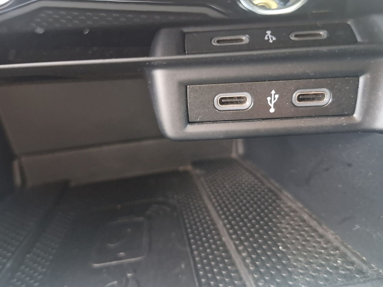 Fahrzeugabbildung Volkswagen T-Roc R-Line DSG MATRIX ACC STHZ RFK SHZ AID