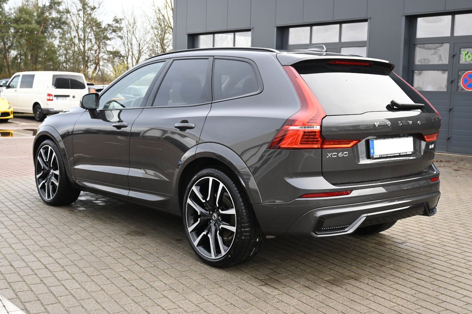 Fahrzeugabbildung Volvo XC60 B4D AWD Ultimate Dark*STDHZG*B&W*LUFT*ACC