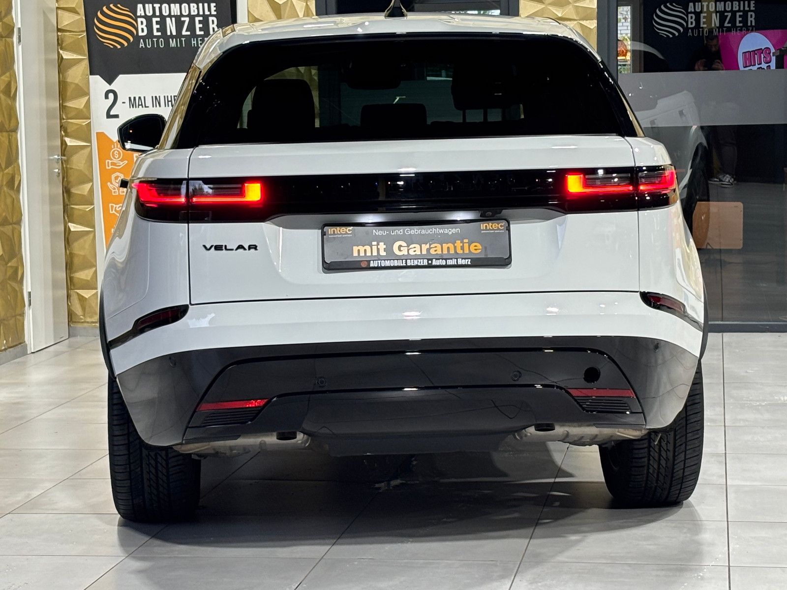 Fahrzeugabbildung Land Rover Range Rover Velar R-Dynamic/KAMERA/Design-Paket