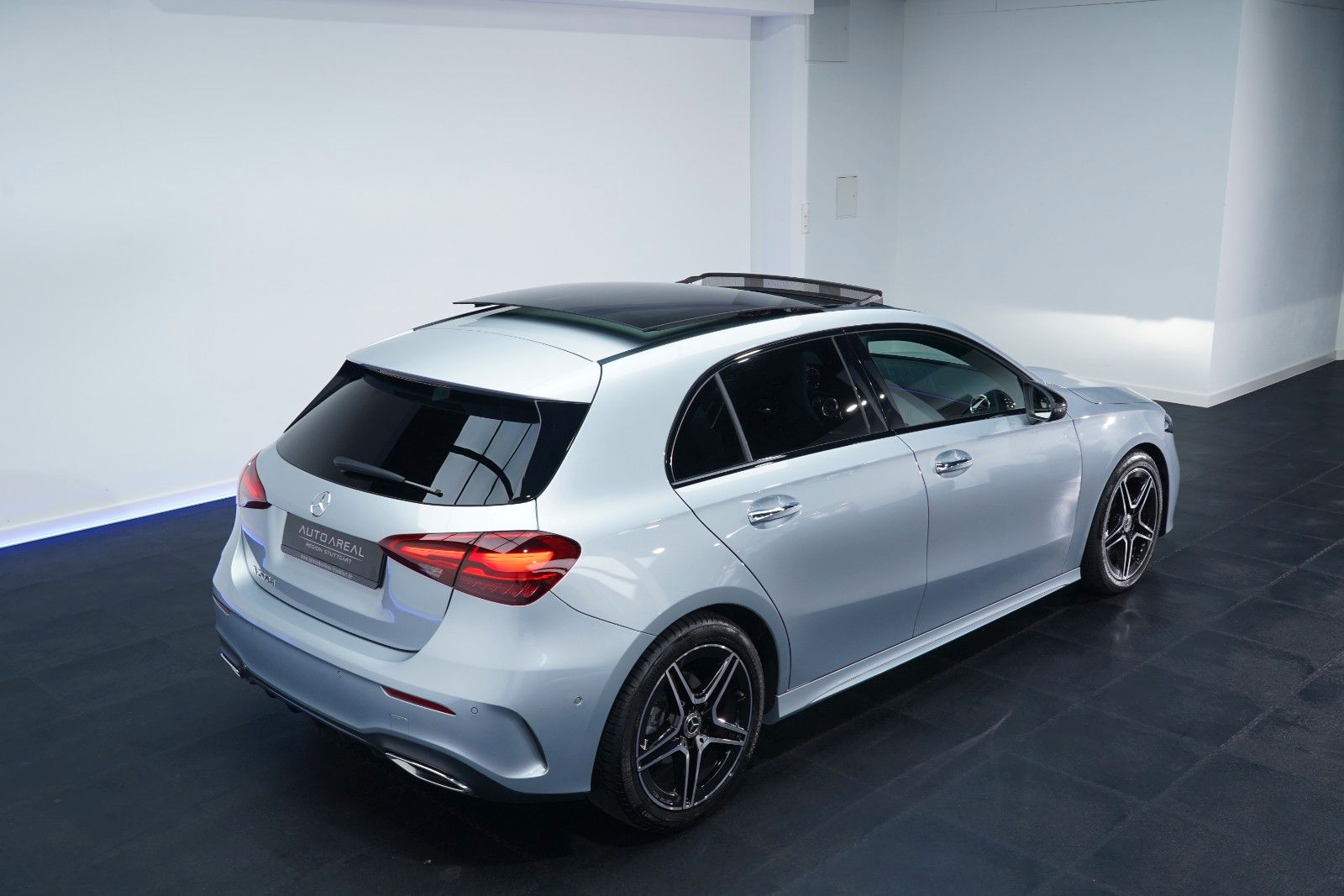 Mercedes-Benz A 200 d AMG Pano Mmry Wide NightP Multib Distr foto 3