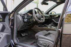 AUDI RS4 Avant quattro/ RS DYNAMIK/ PANO / RS ABGAS AUDI RS4 Avant quattro/ RS DYNAMIK/ PANO / RS ABGAS