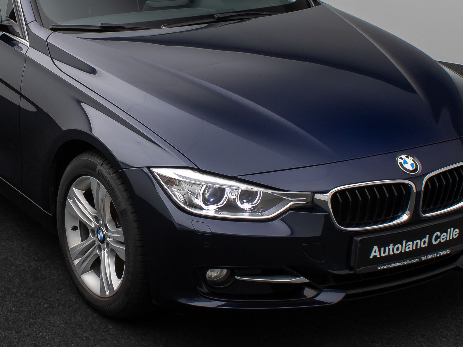 Fahrzeugabbildung BMW 320i Sport Line PDC Xenon AHK Geschwindigkeitsre