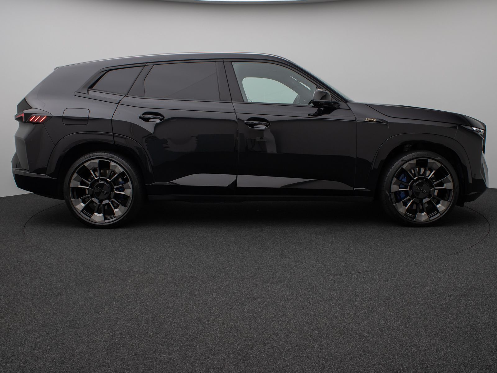 Fahrzeugabbildung BMW XM 360° HUD DAB B&W Massage SoftCl AHK 23Zoll