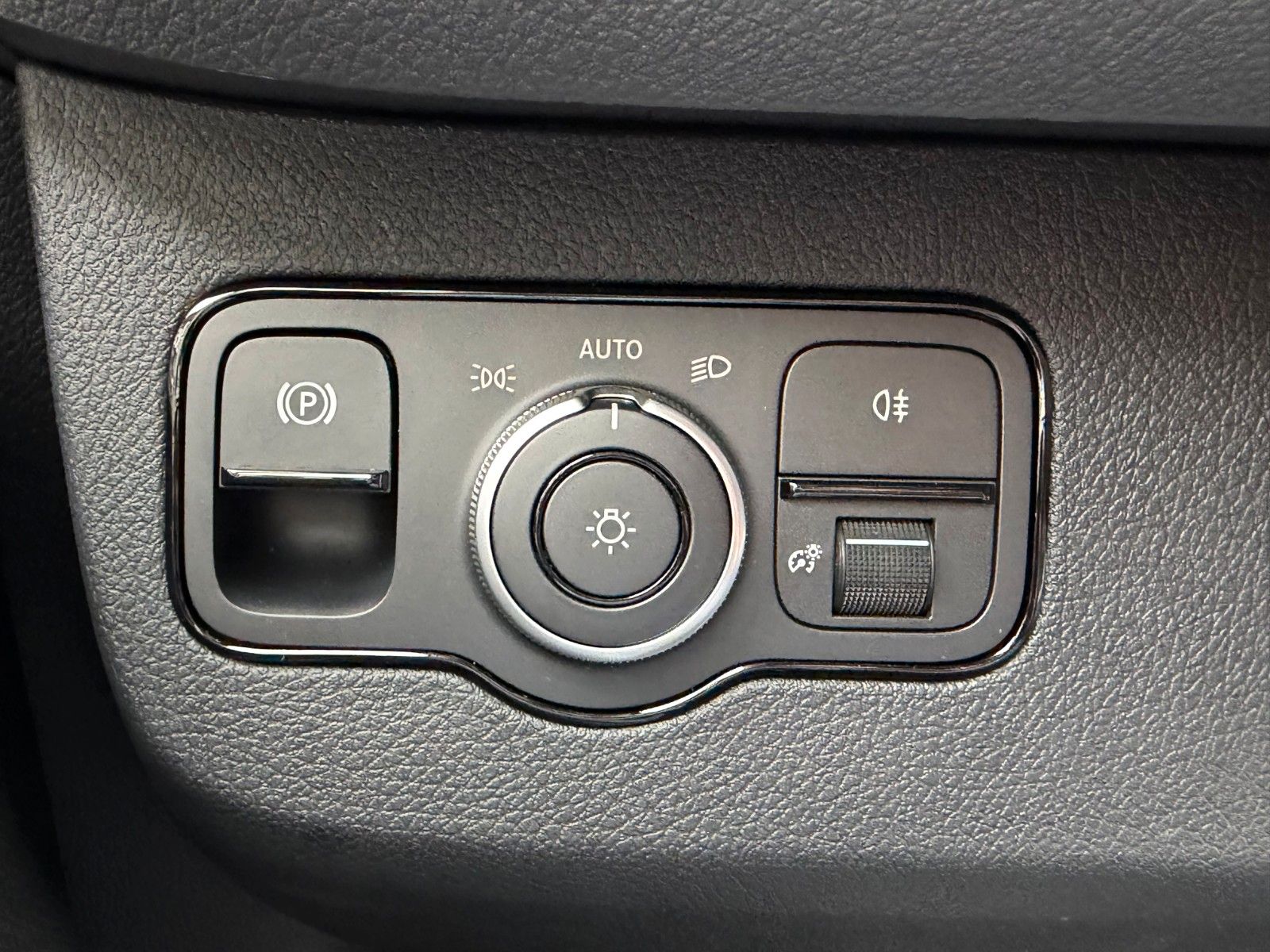 Fahrzeugabbildung Mercedes-Benz Sprinter 319 CDI 4325 DISTRONIC Klima AHK