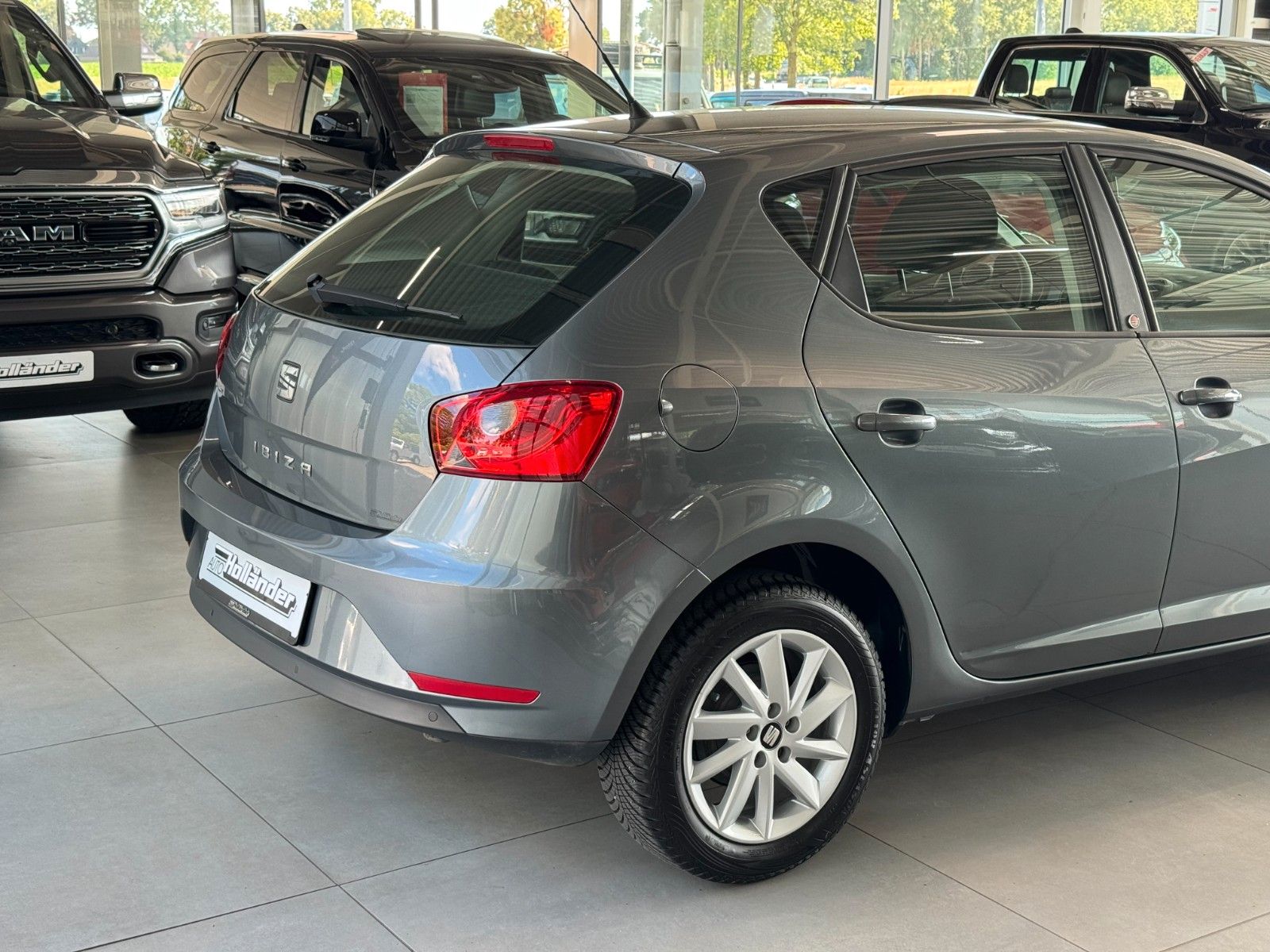 Fahrzeugabbildung SEAT Ibiza 1.0 Reference  "Klima LM Parksensoren hi."