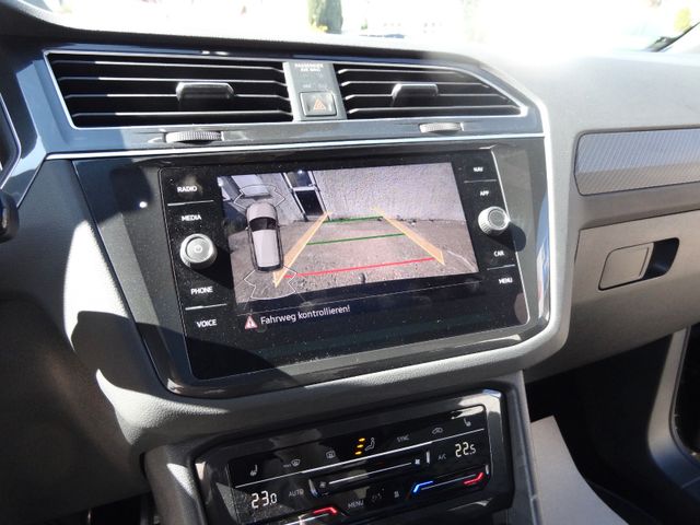 Fahrzeugabbildung Volkswagen Tiguan R-Line 4Motion/Pano/HUD/Matrix/StH/AHK/Ka