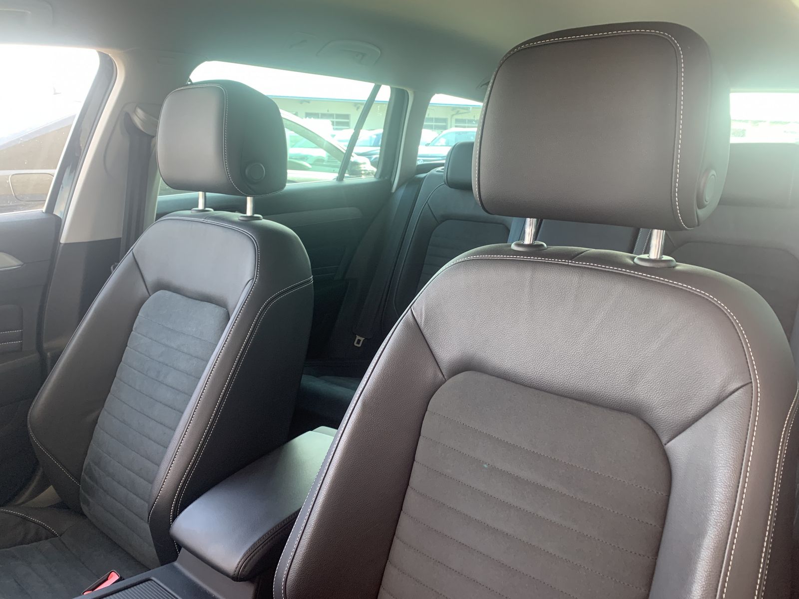 Fahrzeugabbildung Volkswagen Passat Variant 2.0 TDI*Elegance*AHK*Leder*Matrix