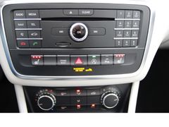 Fahrzeugabbildung Mercedes-Benz GLA 180 Urban*Panoramadach!*Navigation*Sitzheiz*