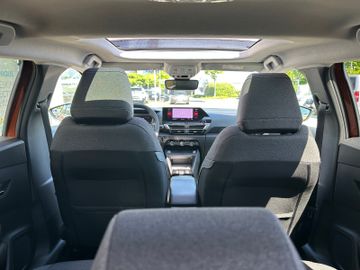 Citroën C4 PT130 EAT8 Shine | PDach - RCam - Navi - SH