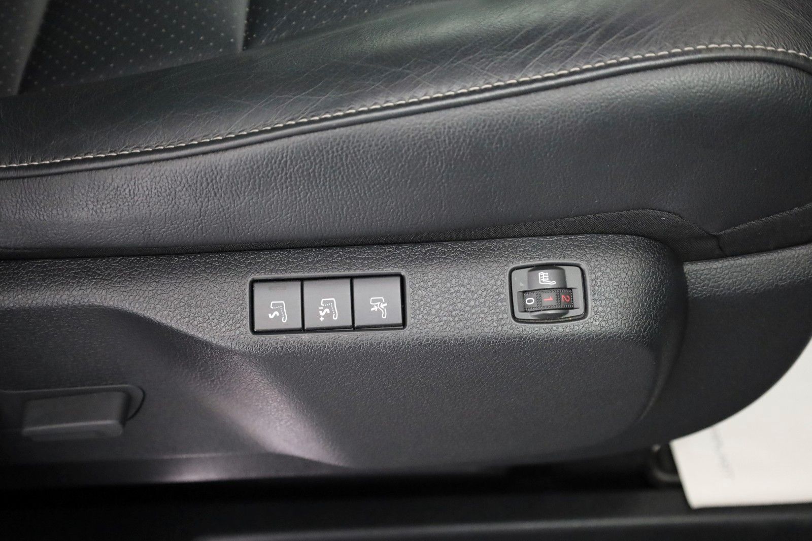 Fahrzeugabbildung Citroën SpaceTourer Lounge M Leder,Navi,Panorama,Massage