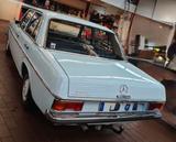 Mercedes-Benz 200/8 - blaue Mercedes-Benz 200