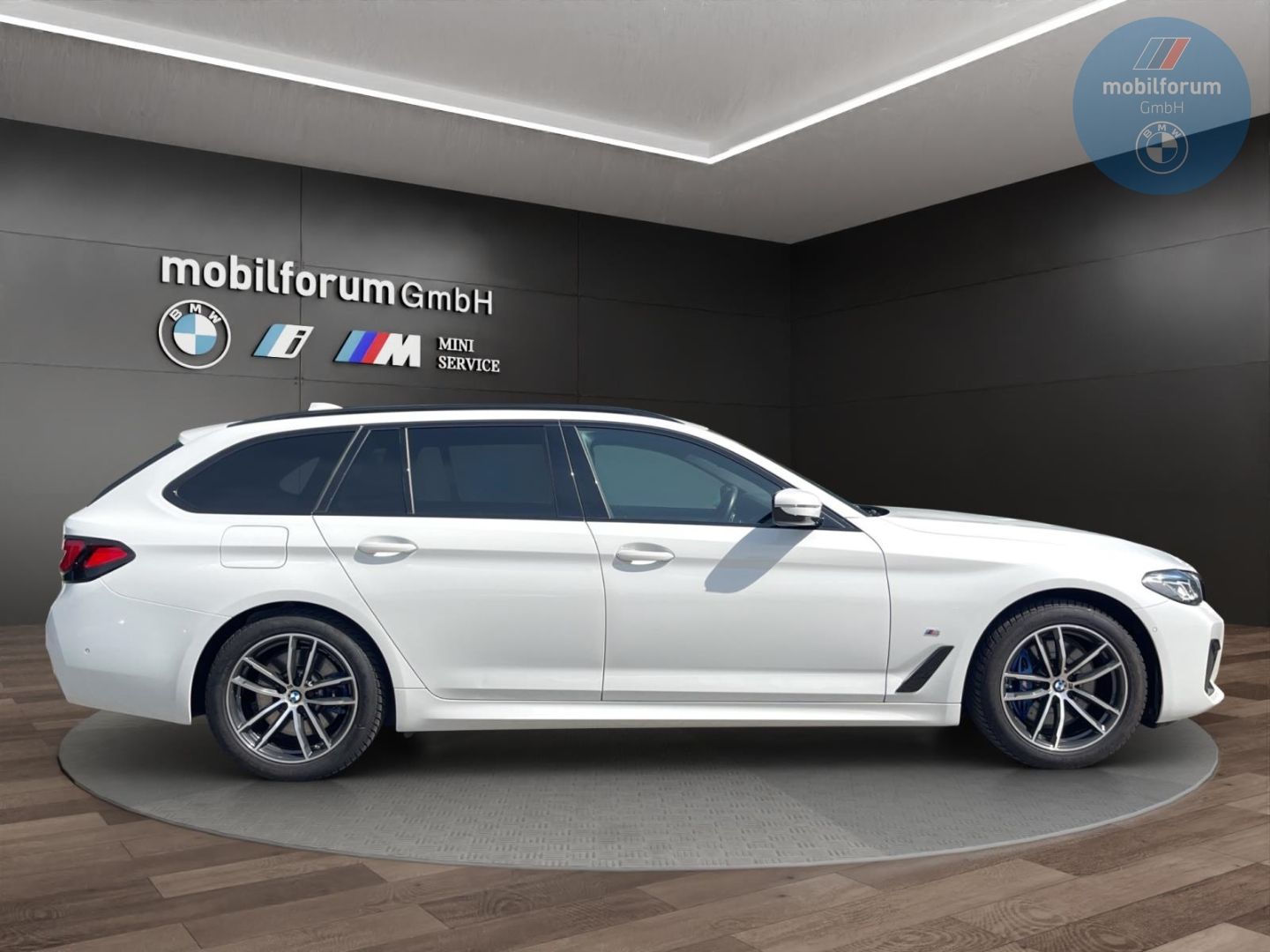 BMW 530 i Touring M-Sport AHK StandHZG Panorama foto 15