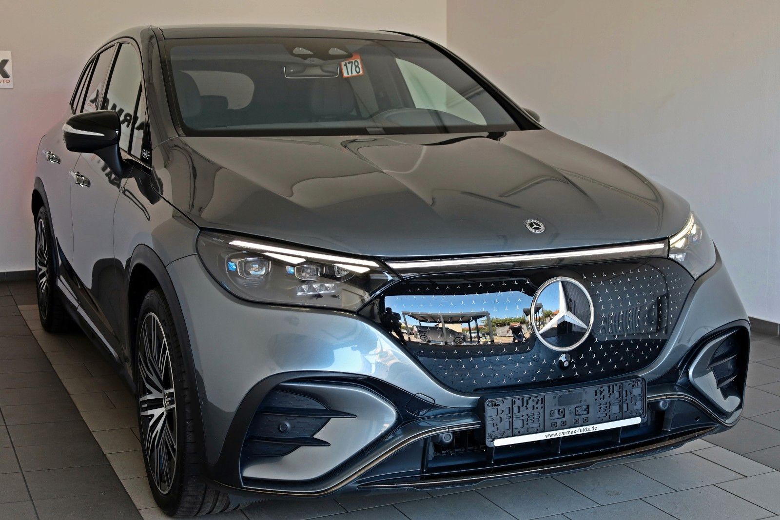 Fahrzeugabbildung Mercedes-Benz EQE 500 SUV 4M AMG Panorama,HUD,Wärmepumpe,360°K
