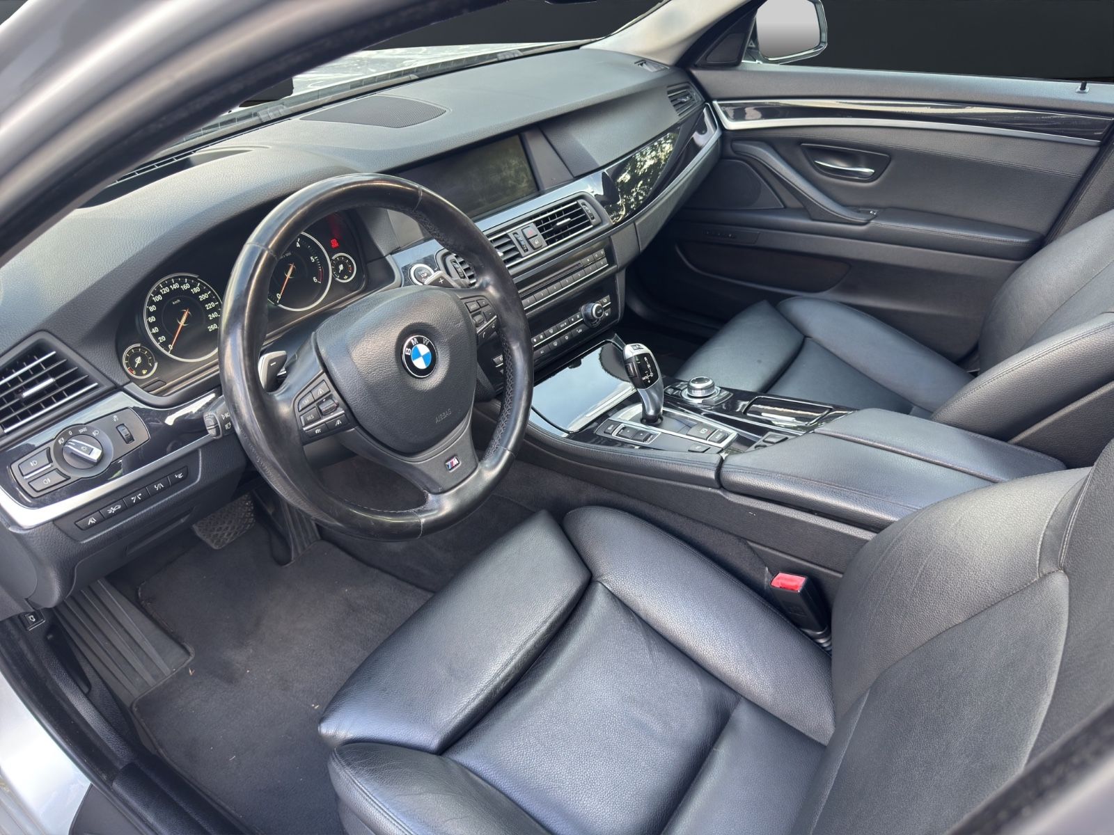 Fahrzeugabbildung BMW 530d Touring*Pano*hinterachslenk*Vollausstattung