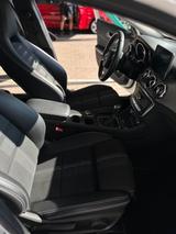 Mercedes-Benz GLA 200 - - Mercedes-Benz GLA 200 aus 2020