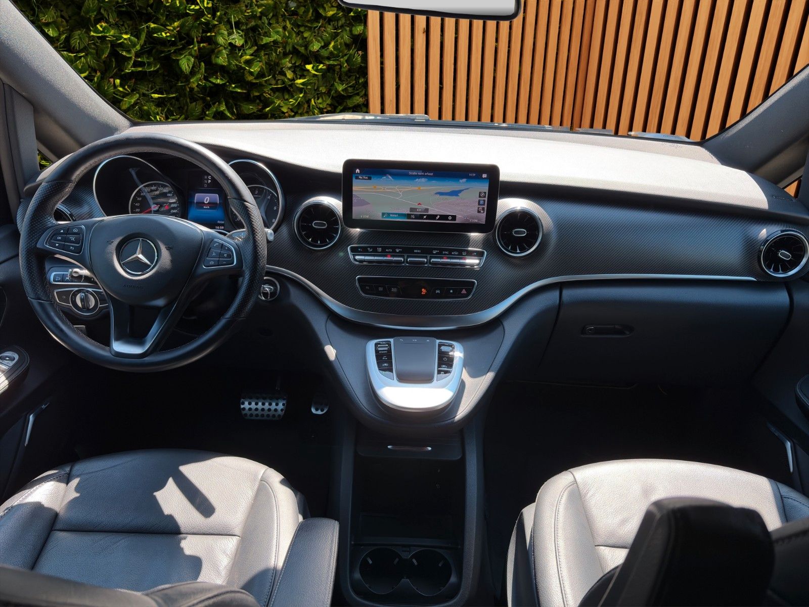 Fahrzeugabbildung Mercedes-Benz V 300 d lang *AMG-LINE*Burmester*360°*