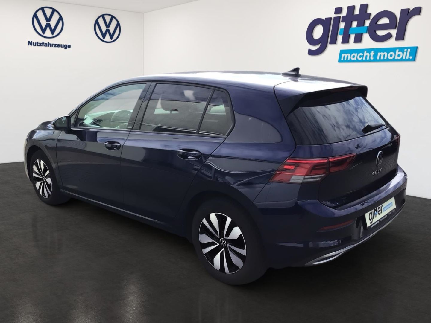Volkswagen Golf VIII 2,0 TDI MOVE AHK HEADUP R.CAM NAVI LED foto 4