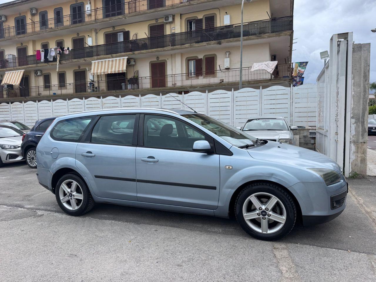 Ford Focus 2006 — салон