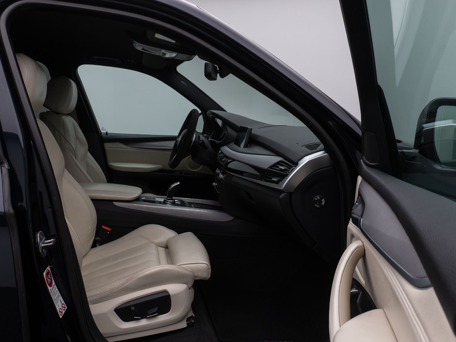 Fahrzeugabbildung BMW X5 xD30d M Sport HUD HiFi NaviPro PDC LED Leder