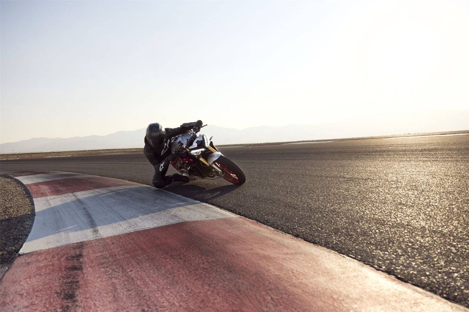 Fahrzeugabbildung Triumph Street Triple 765 RX Modelljahr 2026