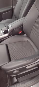 Mercedes-Benz B 180 - mountaingray metallic , progressive - mit Benzin-Antrieb: Grau, mit Klimaautomatik, Metallic