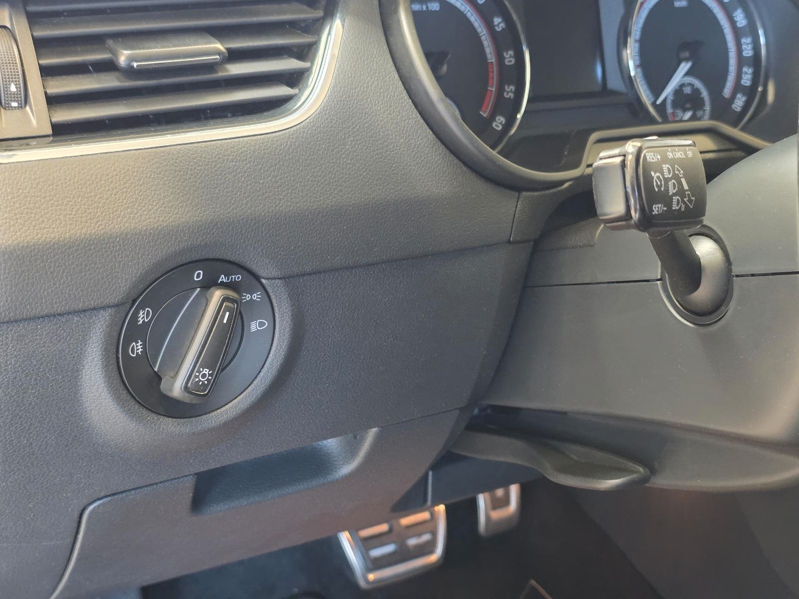 Fahrzeugabbildung SKODA Octavia 2.0 TDI RS 4x4 /1.Hd/LED/Navi/CarPlay