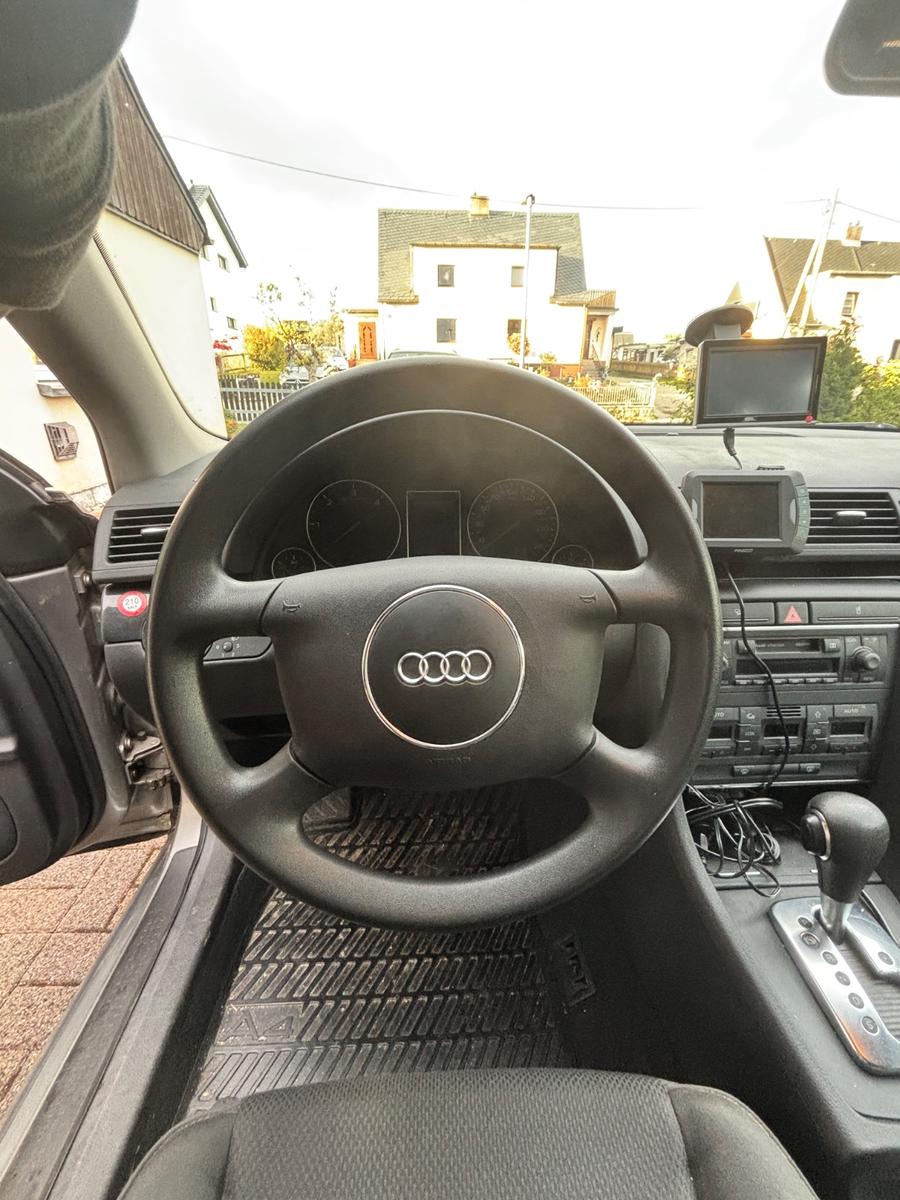 Audi A4 2004 — photo 11