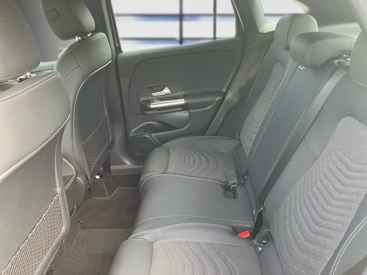 Fahrzeugabbildung Mercedes-Benz GLA 200 d AHK-STANDHEIZ+LENKRADHEIZ+KAMERA+