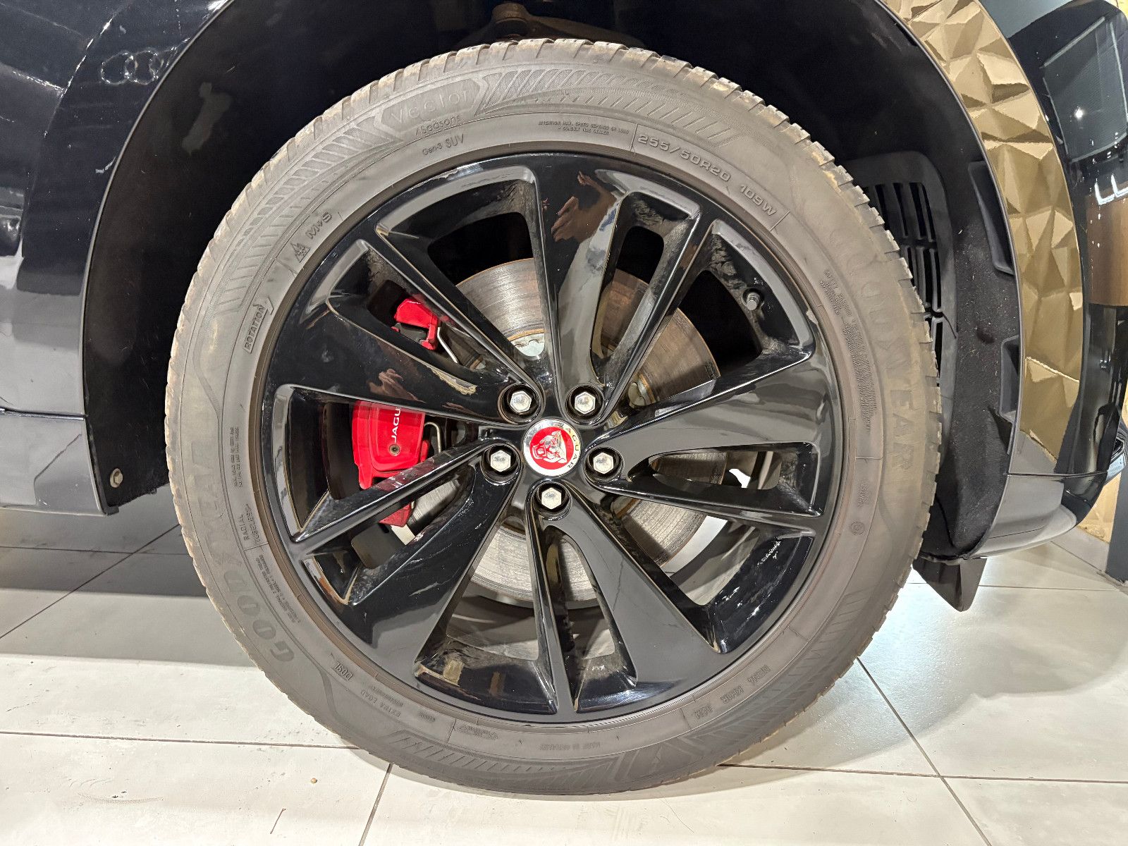 Fahrzeugabbildung Jaguar F-PACE R-Dynamic SE AWD/D300/PANO/APPLE/MEMORY/