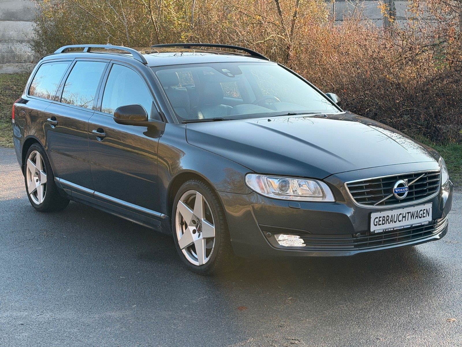Fahrzeugabbildung Volvo V70 D4 Linje Svart *Allwetter*Bi-Xenon*Standhzg*