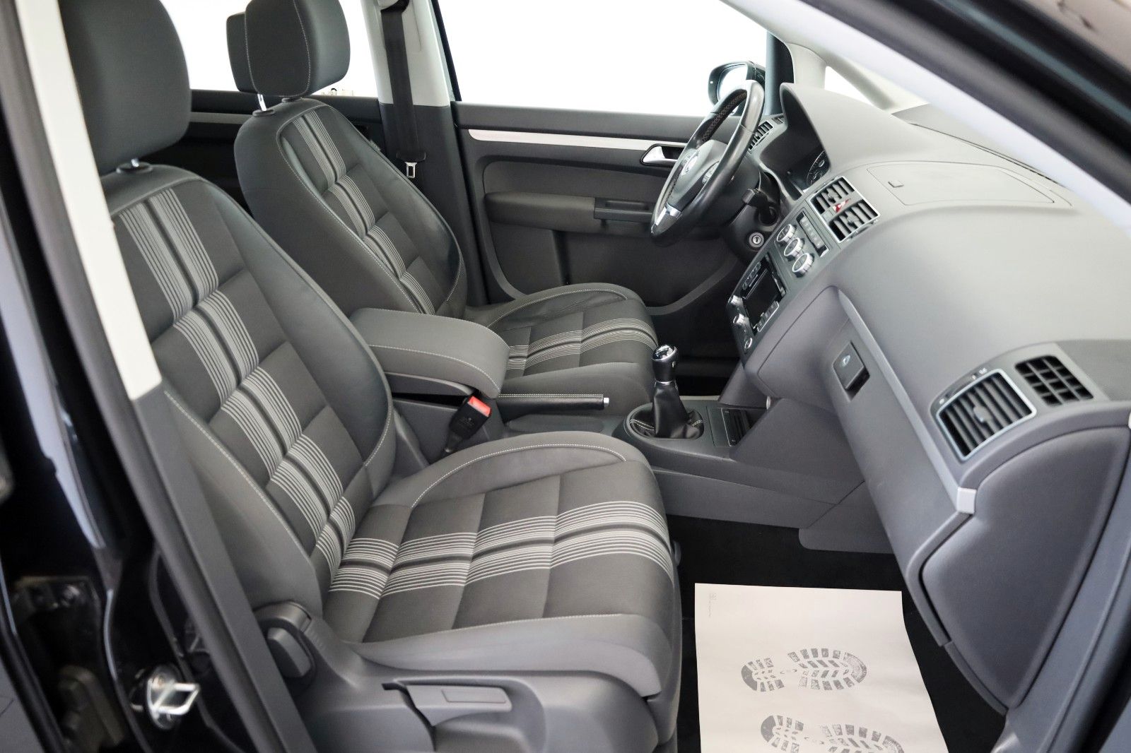 Fahrzeugabbildung Volkswagen Touran Match Navi,Panorama,SK,PDC,AHK,SR+WR