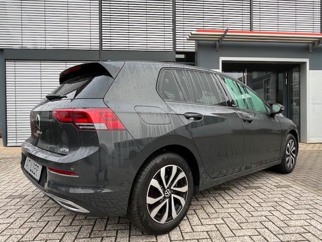 Volkswagen Golf VIII Lim. 1.5 eTSI DSG Active